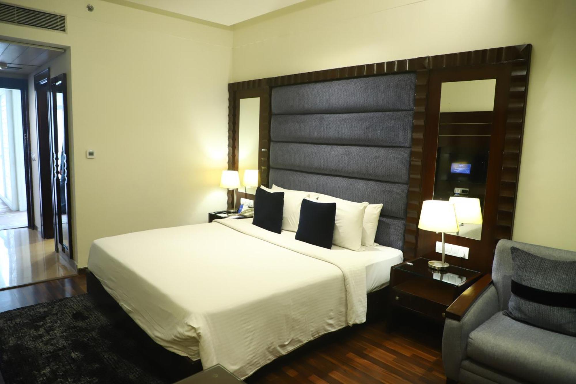 Deventure Sarovar Portico Kapashera, New Delhi Delhi (National Capital Territory of India) Exterior foto