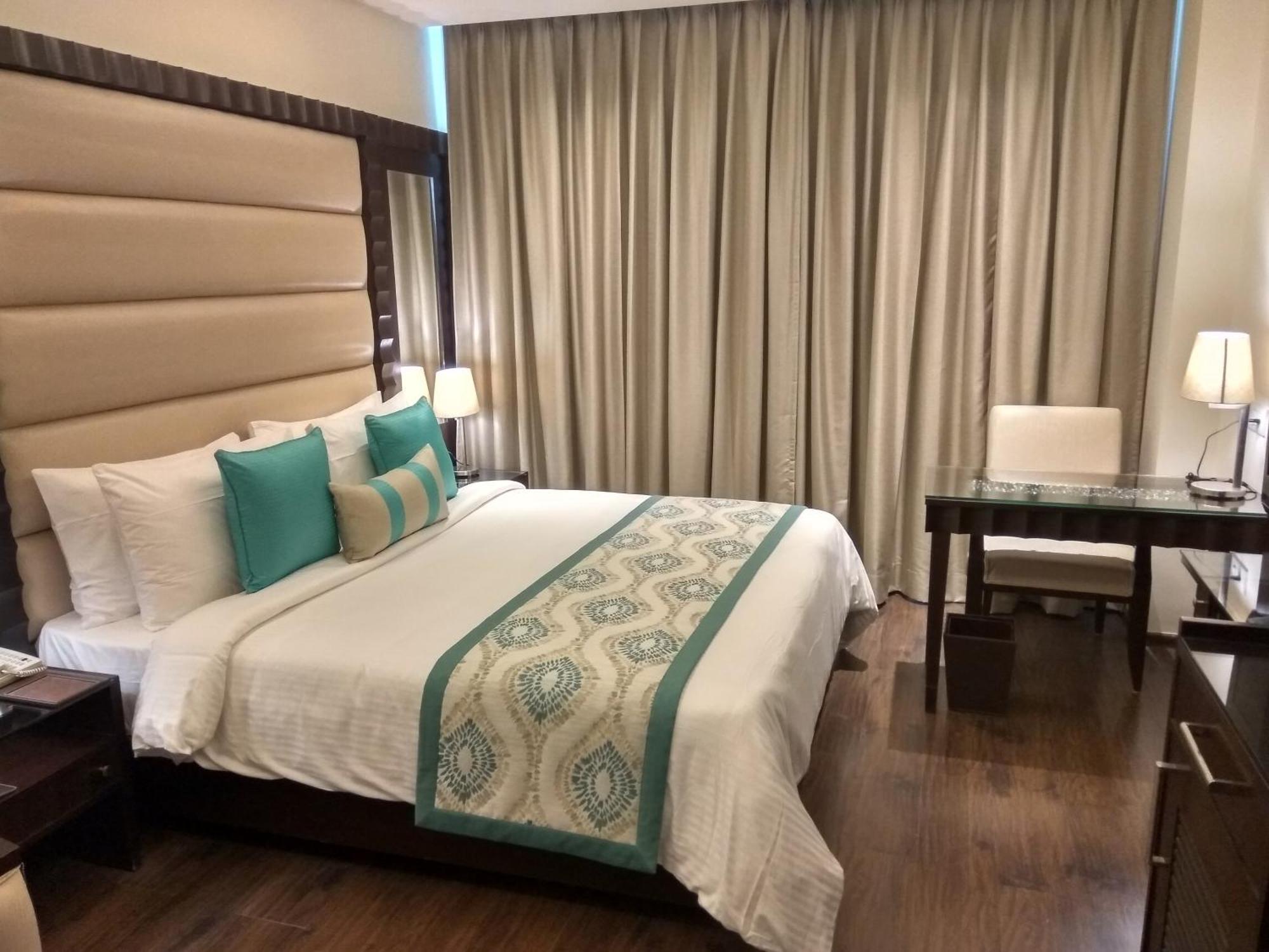 Deventure Sarovar Portico Kapashera, New Delhi Delhi (National Capital Territory of India) Exterior foto