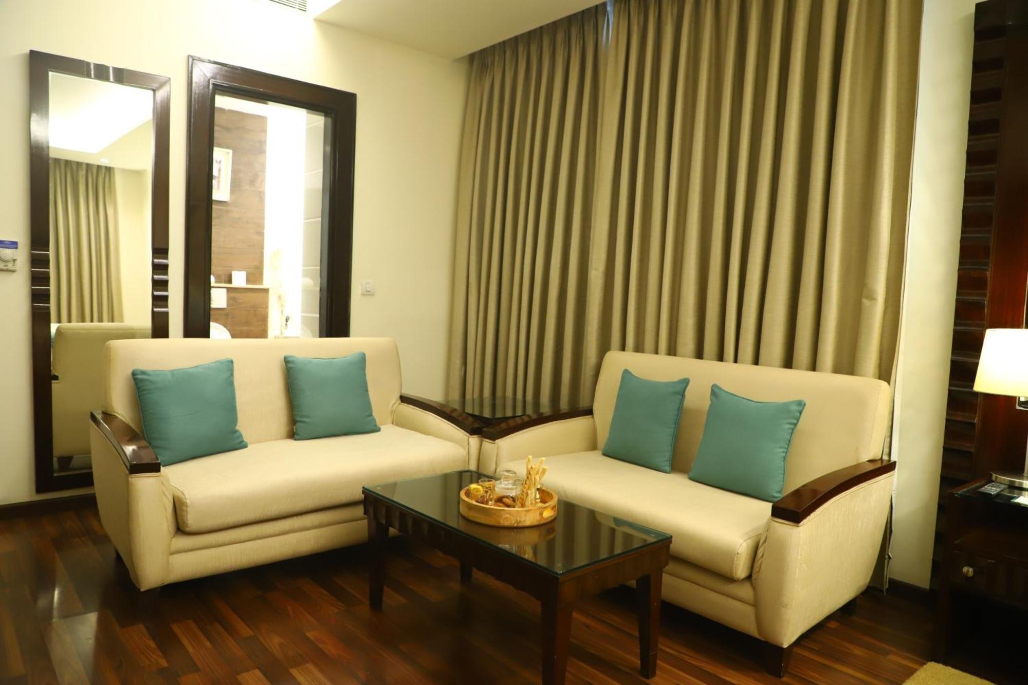 Deventure Sarovar Portico Kapashera, New Delhi Delhi (National Capital Territory of India) Exterior foto